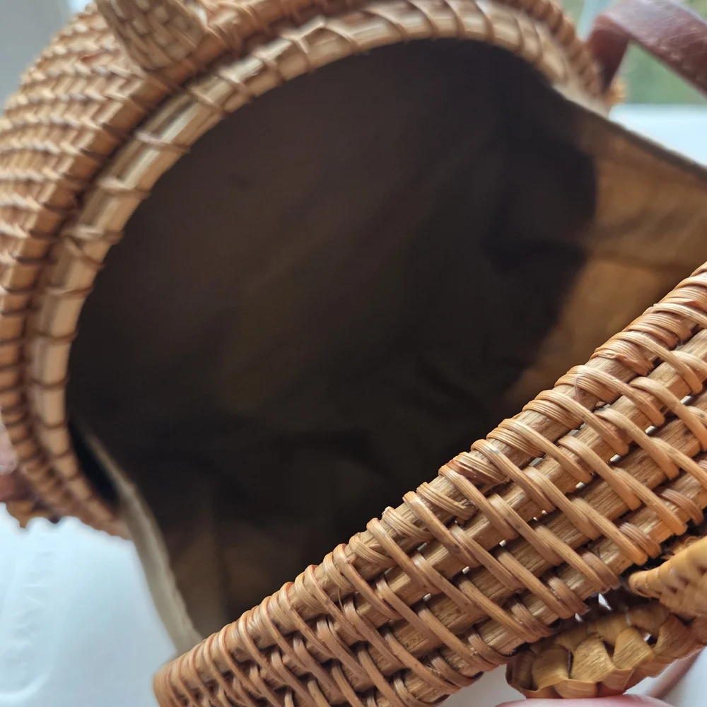 Elegant Woven Crossbody Bag - Tan